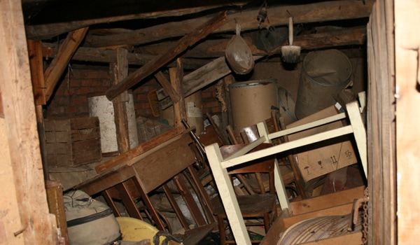 Почистване на мазета и тавани